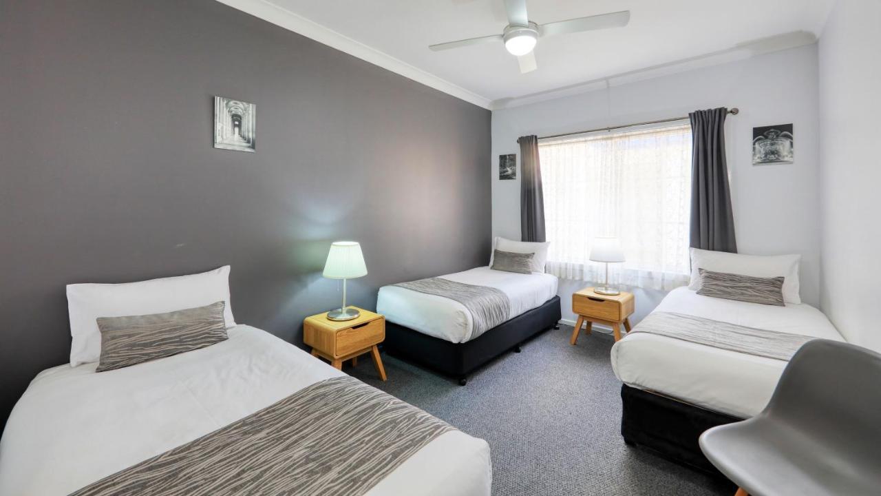 Colonial Motel & Apartments Young Esterno foto